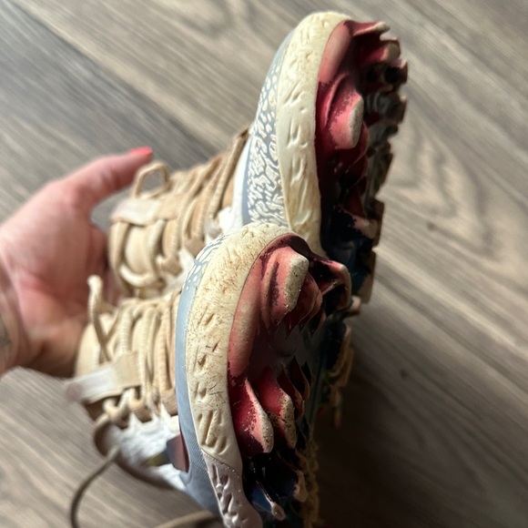 Nike White and Brown Athletic Football cleats - Picture 7 of 10